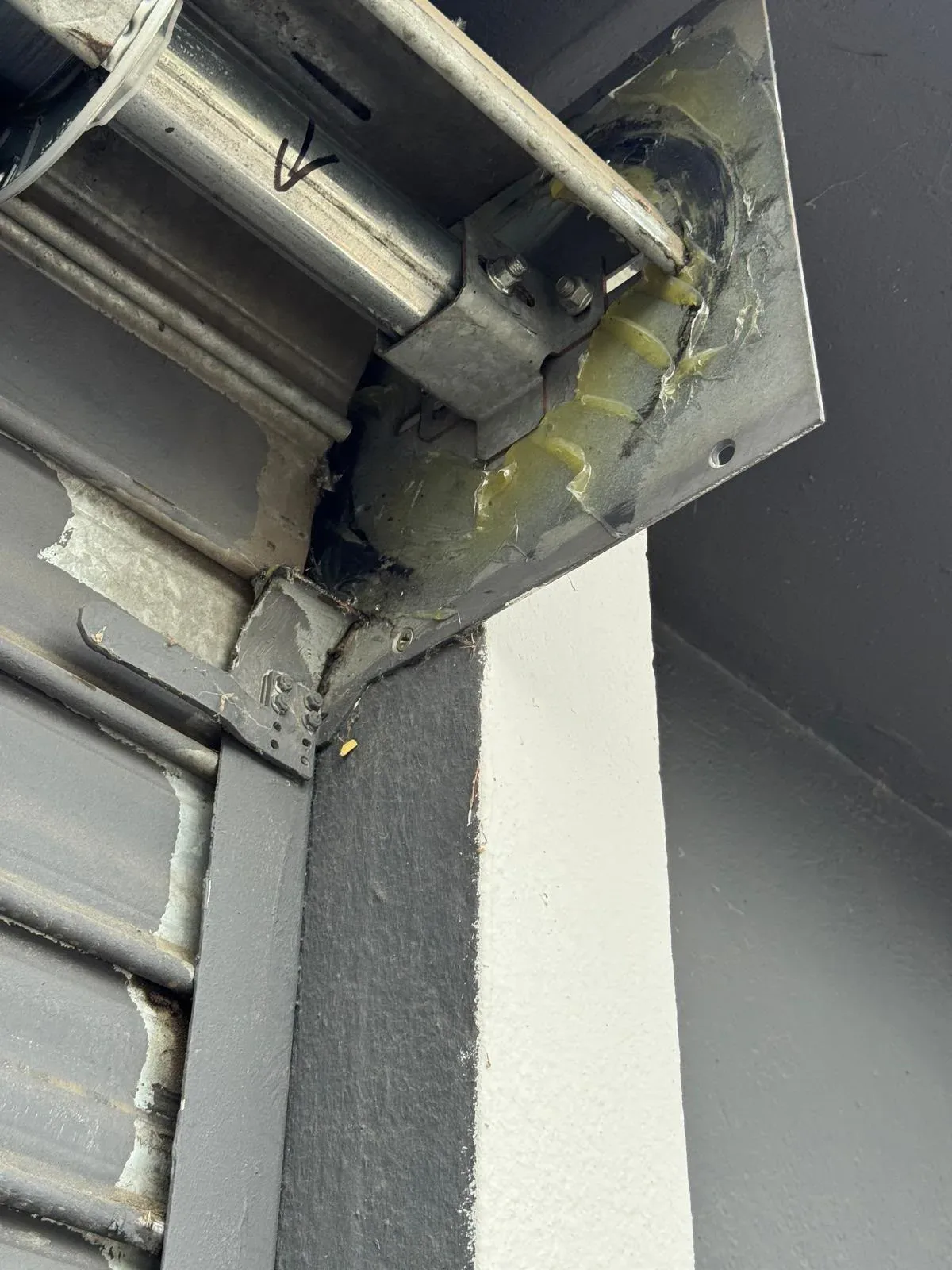 Entretien et maintenance de rideau métallique à Paris 13 Entretien et maintenance de rideau métallique à Paris 13